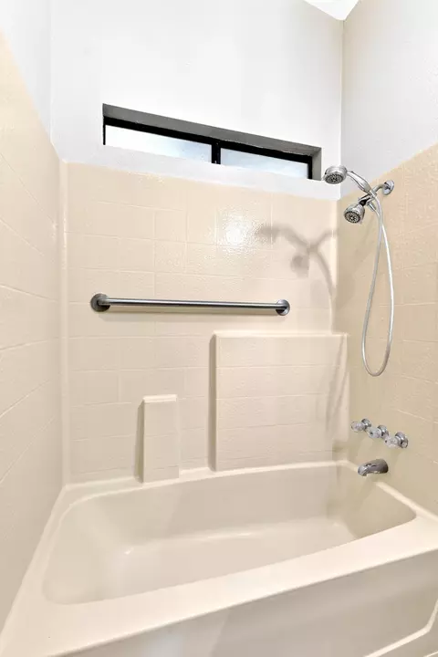 Bath - 399 Yolla Bolly Trl, Redding, CA 96003 photo 5 of 5