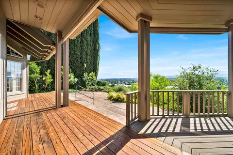 Exterior - 1744 N Bechelli Ln, Redding, CA 96002 photo 3 of 4