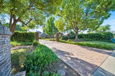 Exterior - 1744 N Bechelli Ln, Redding, CA 96002 photo 2 of 4