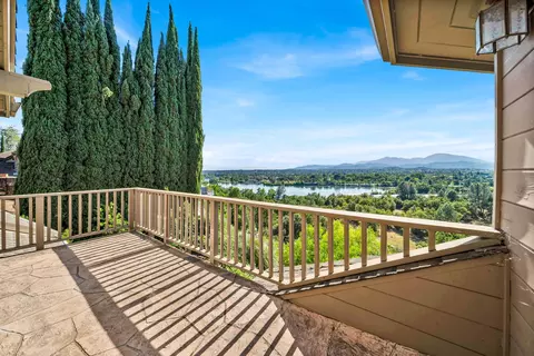 Exterior - 1744 N Bechelli Ln, Redding, CA 96002 photo 4 of 4