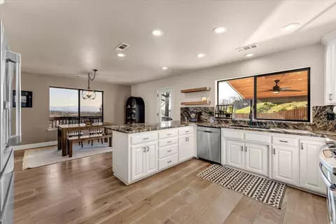 Kitchen - 15189 Mountain Shadows Dr, Redding, CA 96001 photo 1 of 4