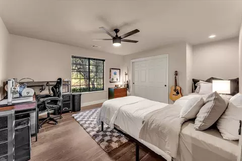 Bedroom - 15189 Mountain Shadows Dr, Redding, CA 96001 photo 4 of 4