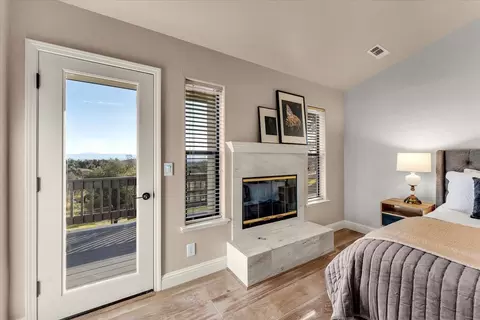 Bedroom - 15189 Mountain Shadows Dr, Redding, CA 96001 photo 2 of 4