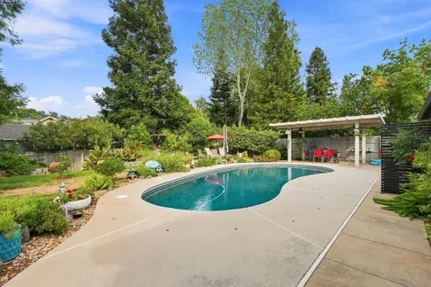 Exterior - 3140 Copper Creek Dr, Redding, CA 96002 photo 7 of 13