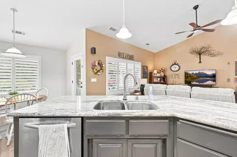 Kitchen - 3140 Copper Creek Dr, Redding, CA 96002 photo 4 of 5