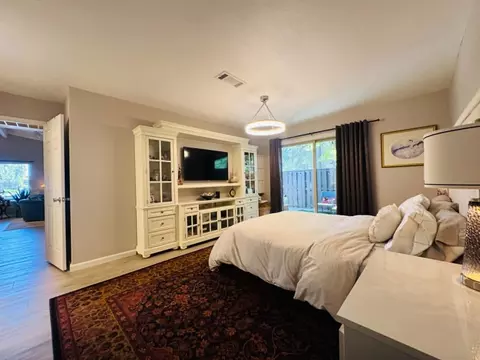 Bedroom - 1902 Bechelli Ln, Redding, CA 96002 photo 3 of 4