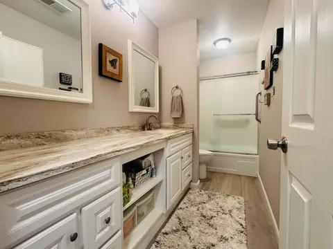 Bath - 1902 Bechelli Ln, Redding, CA 96002 photo 1 of 5