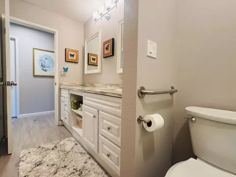 Bath - 1902 Bechelli Ln, Redding, CA 96002 photo 2 of 5