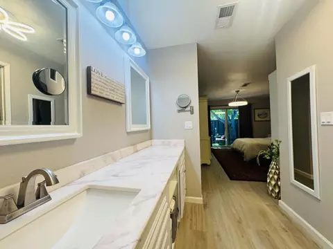 Bath - 1902 Bechelli Ln, Redding, CA 96002 photo 5 of 5