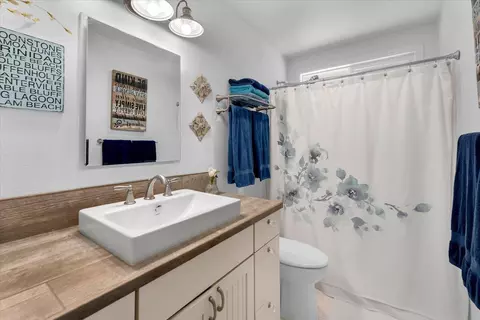Bath - 5100 Echo Ln, Bayside, CA 95524 photo 3 of 3
