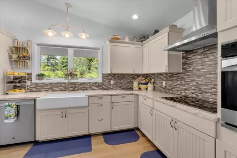 Kitchen - 5100 Echo Ln, Bayside, CA 95524 photo 3 of 4