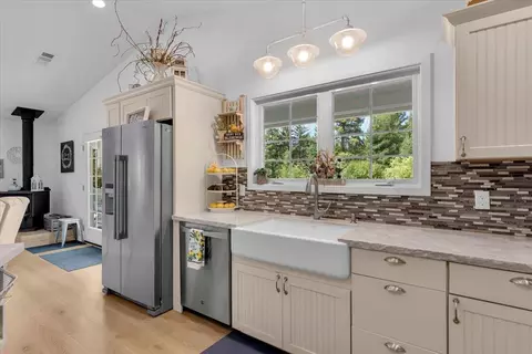 Kitchen - 5100 Echo Ln, Bayside, CA 95524 photo 4 of 4