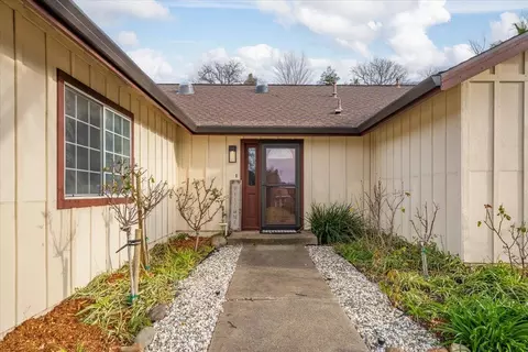 662 Ansley Ct, Redding, CA 96003 photo 2
