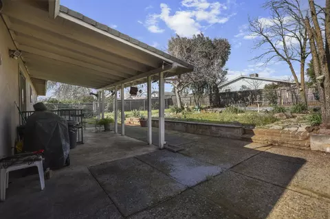 Exterior - 1556 Minor St, Redding, CA 96002 photo 1 of 13