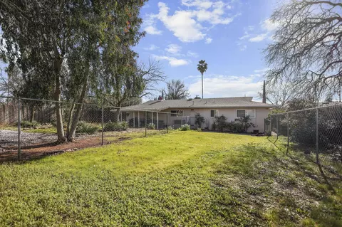 Exterior - 1556 Minor St, Redding, CA 96002 photo 7 of 13