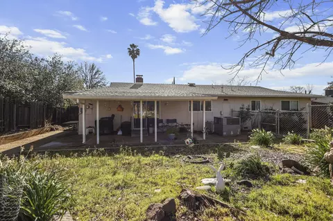 Exterior - 1556 Minor St, Redding, CA 96002 photo 5 of 13
