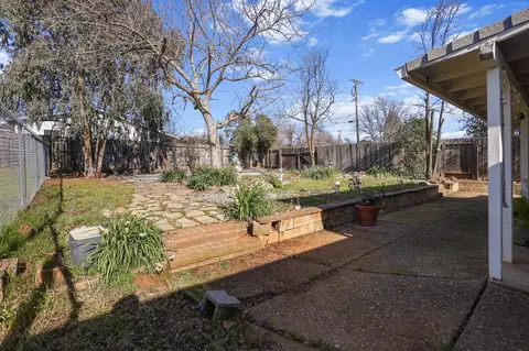 Exterior - 1556 Minor St, Redding, CA 96002 photo 6 of 13