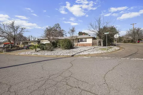 Exterior - 1556 Minor St, Redding, CA 96002 photo 11 of 13