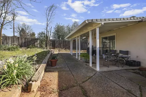 Exterior - 1556 Minor St, Redding, CA 96002 photo 3 of 13