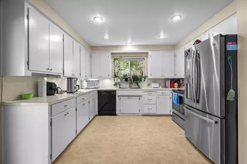 Kitchen - 1556 Minor St, Redding, CA 96002 photo 1 of 2