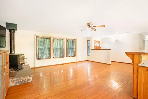 Living - 14311 Indian Acres Trl, Redding, CA 96003 photo 2 of 4