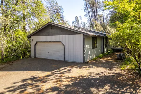 Exterior - 14311 Indian Acres Trl, Redding, CA 96003 photo 2 of 7