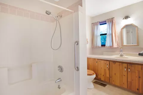 Bath - 14311 Indian Acres Trl, Redding, CA 96003 photo 2 of 4