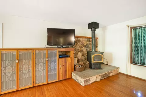 Living - 14311 Indian Acres Trl, Redding, CA 96003 photo 3 of 4