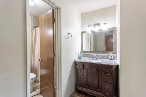 Bath - 2616 W Hillside Dr, Anderson, CA 96007 photo 1 of 3