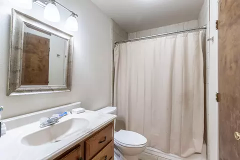 Bath - 2616 W Hillside Dr, Anderson, CA 96007 photo 3 of 3