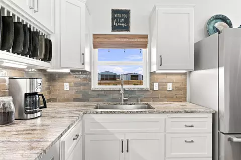 Kitchen - 17925 Rivers Edge Dr, Red Bluff, CA 96080 photo 3 of 4
