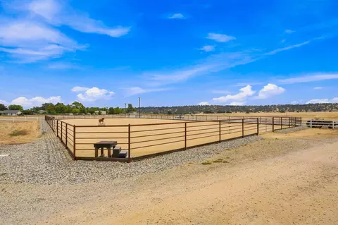 Exterior - 17925 Rivers Edge Dr, Red Bluff, CA 96080 photo 18 of 20