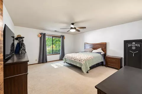 Bedroom - 891 Sunriver Ln, Redding, CA 96001 photo 1 of 3
