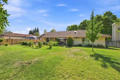 Exterior - 891 Sunriver Ln, Redding, CA 96001 photo 3 of 6