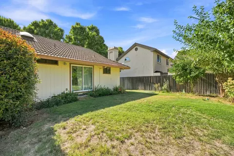 Exterior - 891 Sunriver Ln, Redding, CA 96001 photo 4 of 6
