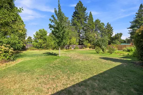 Exterior - 891 Sunriver Ln, Redding, CA 96001 photo 5 of 6