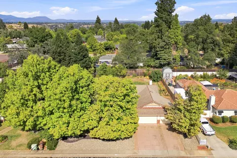 View/Area - 891 Sunriver Ln, Redding, CA 96001 photo 2 of 2