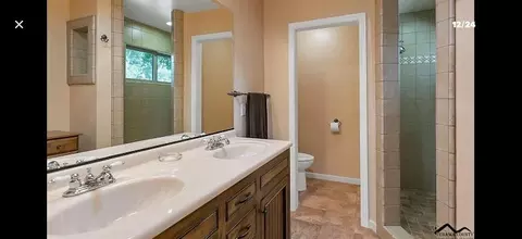 Bath - 125 Howell Ave, Red Bluff, CA 96080 photo 1 of 2