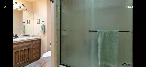 Bath - 125 Howell Ave, Red Bluff, CA 96080 photo 2 of 2
