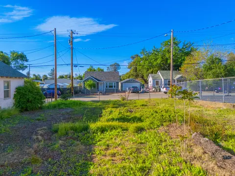 1424 Spruce St, Redding, CA 96001 photo 5