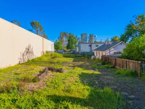 1424 Spruce St, Redding, CA 96001 photo 3