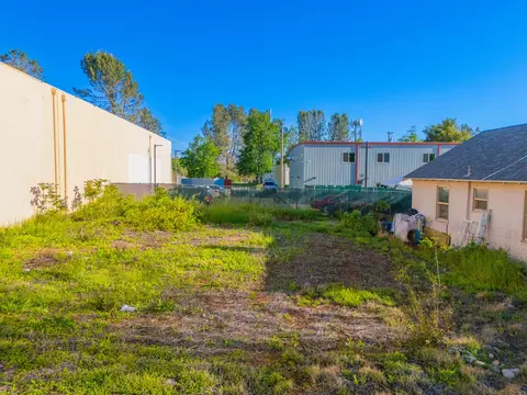 1424 Spruce St, Redding, CA 96001 photo 4