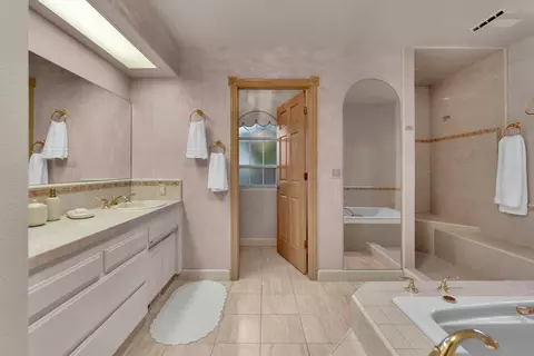 Bath - 3197 Pinot Path, Redding, CA 96001 photo 2 of 7