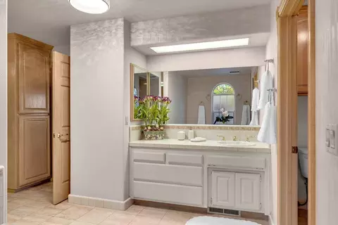 Bath - 3197 Pinot Path, Redding, CA 96001 photo 4 of 7
