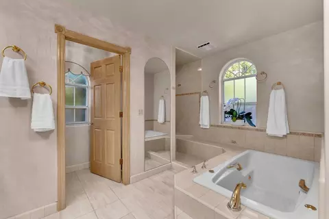 Bath - 3197 Pinot Path, Redding, CA 96001 photo 3 of 7