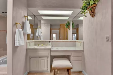 Bath - 3197 Pinot Path, Redding, CA 96001 photo 1 of 7