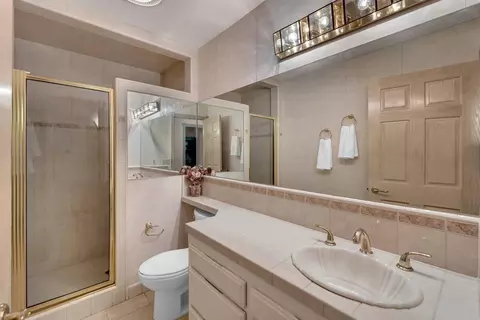 Bath - 3197 Pinot Path, Redding, CA 96001 photo 5 of 7