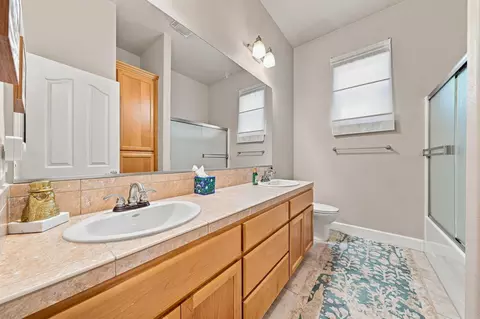 Bath - 5707 Constitution Way, Redding, CA 96003 photo 5 of 7