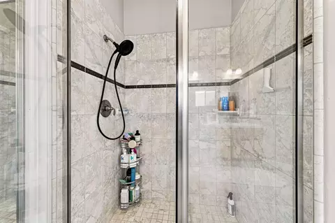 Bath - 5707 Constitution Way, Redding, CA 96003 photo 4 of 7
