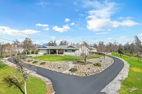 12249 Manzanoaks Dr, Redding, CA 96003